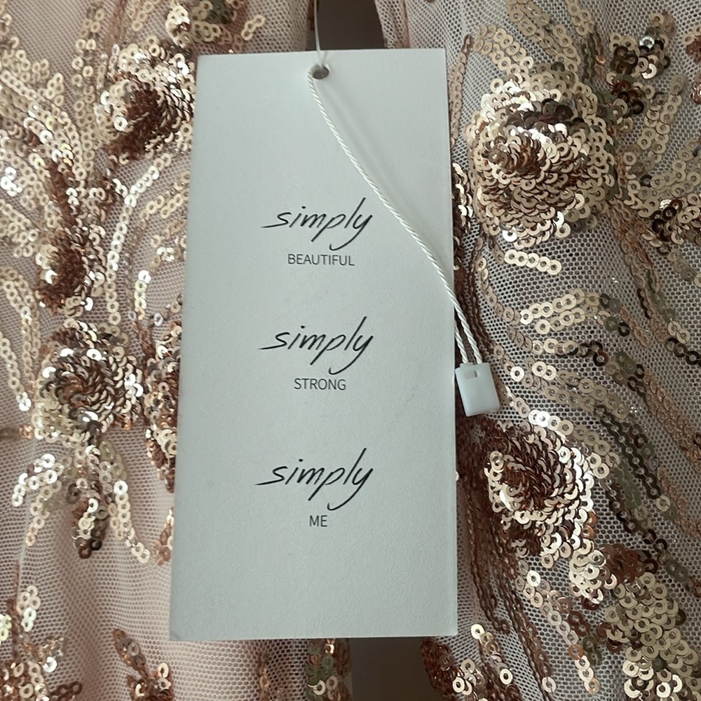 Simple dress - Picture 2 of 5